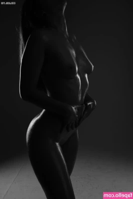 Biker_qu33n [ biker-qu33n ] - Watch me strip out of my clothes ;)