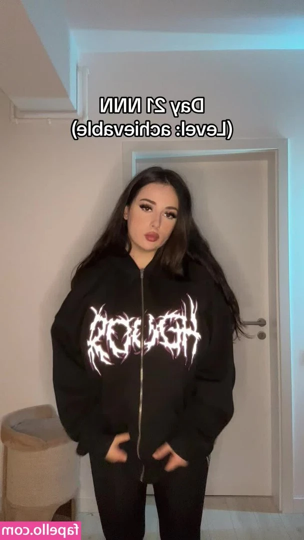 lovebabysarahhh - Pull my hair and spank my ass, daddy 🍑 I just love it‼️ check