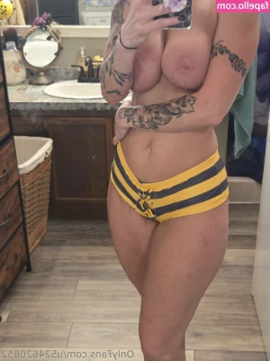 Jaymej2006 - How is my booty looking in doggy? 😈