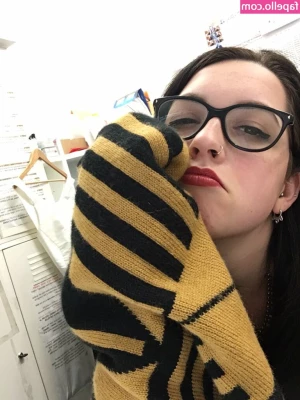 Friendly Witch [ friendly-witch ] - If you like all my posts cum tell me when done and I’ll send you a