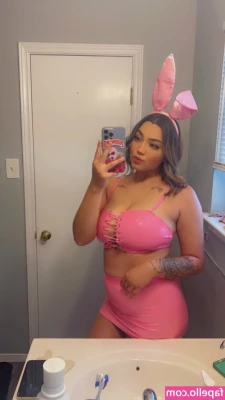Valentina Gabriella [ valentina-gabriella ] - here's some proof that I'm not a bottom hah
