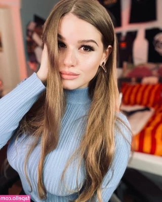 Maya Ducasse [ maya-ducasse ] - Happy Halloween! Come get a nice treat in my DMs! 🍭🎃