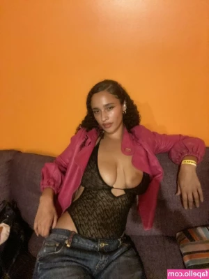 Sarina - I m got so turned on when I put my strap on on me  I can t wait to