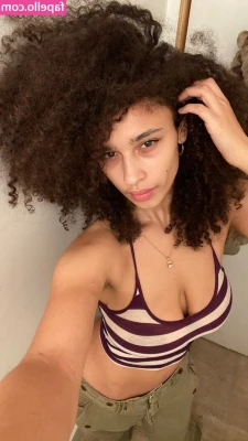 Sarina - Every morning I've been masturbating imagining having someone to eat