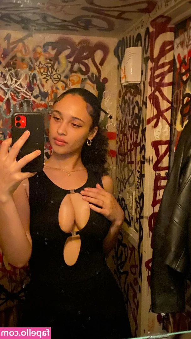 Sarina - can i be ur goth gf