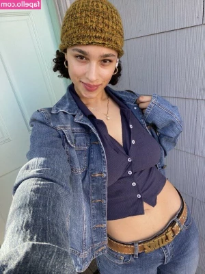 Sarina - yoooooo happy march!!!! we got a full length video for u right