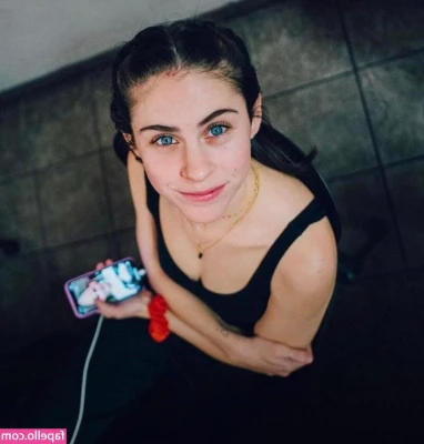 Kelsey Kreppel [ kelsey-kreppel ] - Me when I get horny and theres time for the vibrator... hehe anyone