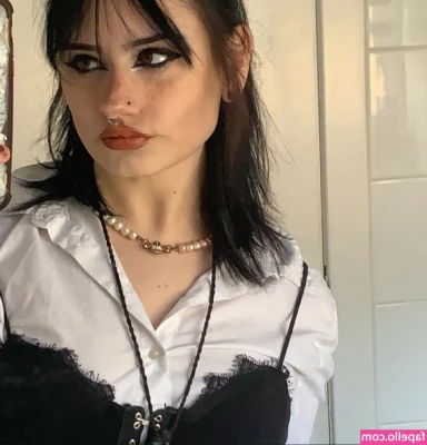 beaucupples - I’m stripping down for you from my tiny little shorts and bodysuit