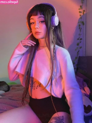 fluffyfulafel - smokey hellooo on this friday evening🥰