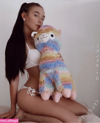 Nicolesto - I look yummy what's on your dinner plate?