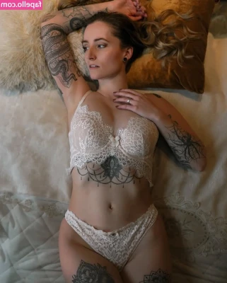 Model Lisa Marie [ model-lisa-marie ] - Ready to see me strip down just for you baby? 😉 DM me and I'll