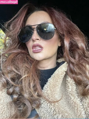 Maria Kanellis [ maria-kanellis-1 ] - Ugh razor burn  But look how cute