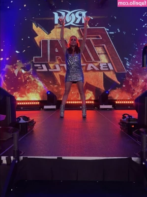 Maria Kanellis [ maria-kanellis-1 ] - Cum finger my fishnets
