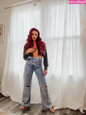 Maria Kanellis [ maria-kanellis-1 ] - I tried to get so extra naughty footage during my squats  but I need