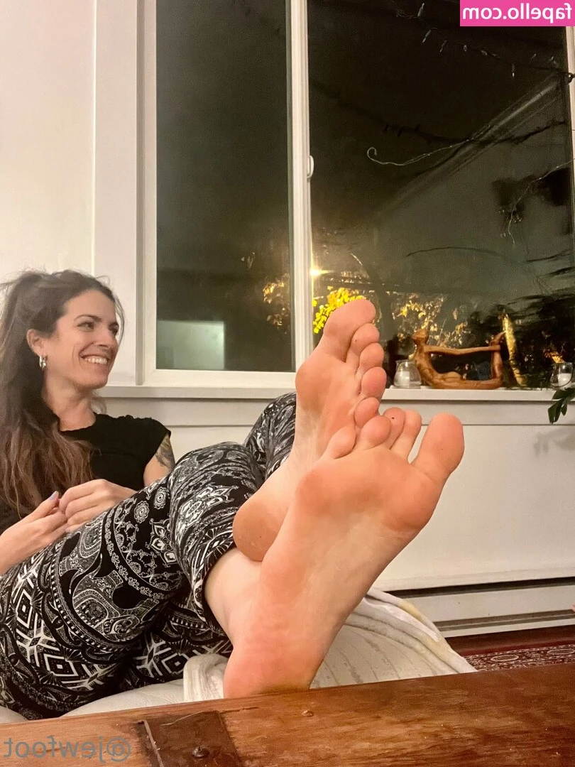 JewFoot - I’d like to sit on your lap and tell you everything I want ❤️