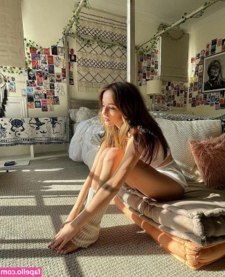 Ava Cooper [ ava-cooper ] - Coming to bed?
