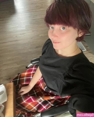 Avalon Zuercher [ avalon-zuercher ] - About to go live and do a cam show. Do you like what I’m wearing?