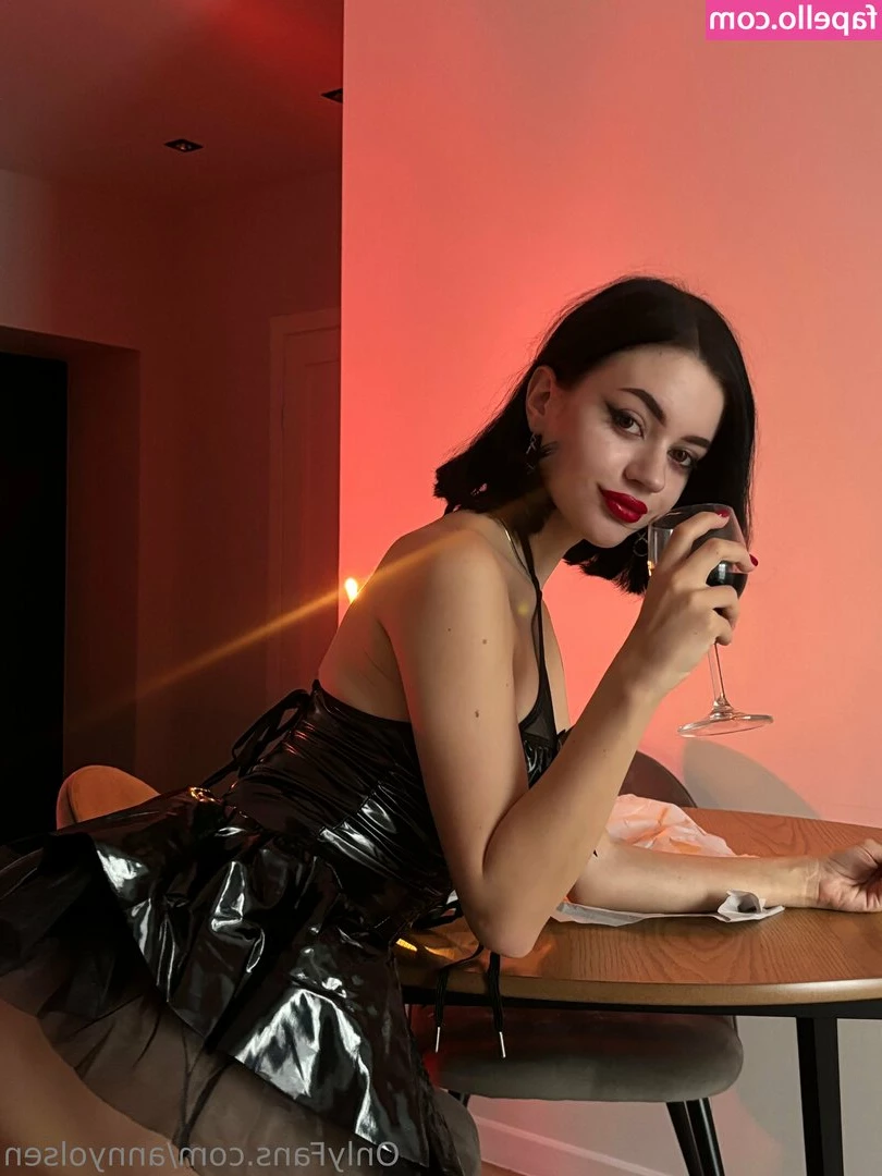 annyolsen - I relax  you worship  Fair deal  right