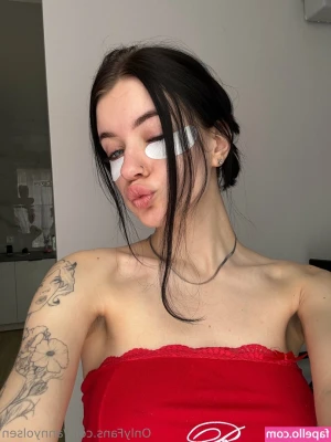 annyolsen - @aurorawestx and I flashing our tits! I spent the weekend at her