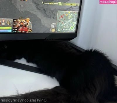 annyolsen - playing with my fat pussy!! wanna join? 😏 (ft a sneeze at the end