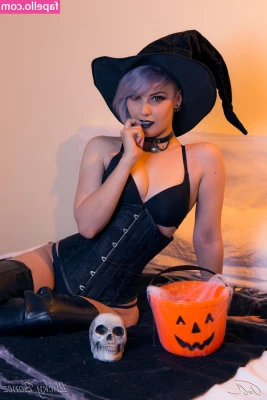 LuckyBonez - Removing my sweaty socks! In need of a massage please!🥰