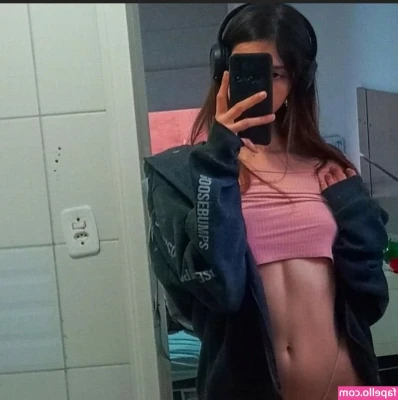vulgotchela - Went camping and sun burnt my bum, who wants to come rub aloe on it?