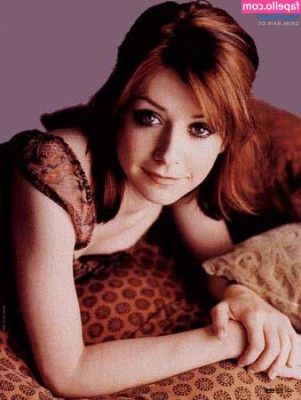 Alyson Hannigan [ alyson-hannigan ] - You have some photo/video gifts now in your messages from me 😘