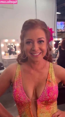 Alyson Hannigan [ alyson-hannigan ] - All white toes ☺️