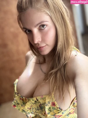 Irela Zuñiga Torres [ irela-zuniga-torres ] - Caramella dolce e piccante🍭🌶️  Sweet 'n spicy Candy🍭🌶️