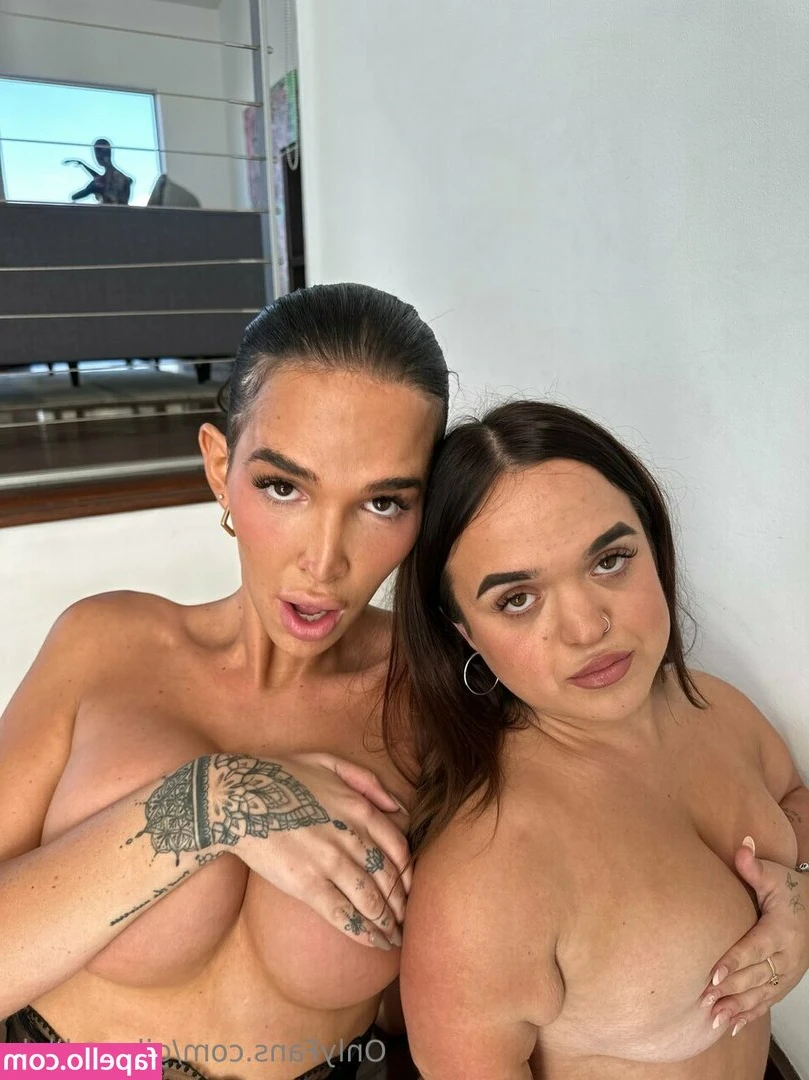 Lilah Gibney [ lilah-gibney-2 ] - My 7inch dildo barely pokes through my deep veiny cleavage