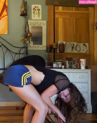 Brooke Bush [ brooke-bush ] - such a messy lil thing with a cock in my mouth ♡ 5:03
