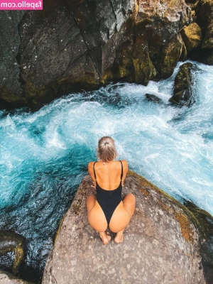 Valeria Guznenkova [ valeria-guznenkova ] - Always so hard for me to fall asleep