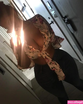 Thickest Desi Babe [ thickest-desi-babe ] - Who’s ready for this bundle? 😘