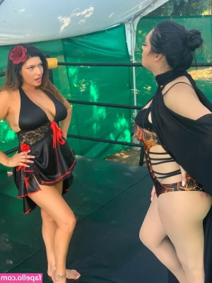 Shelly Martinez [ shelly-martinez ] - swipeeeee #captionthesepics