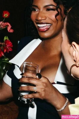 Taylor Rooks [ taylor-rooks ] - Yay! I reach 60 fans - so drop this set to all fans 😘