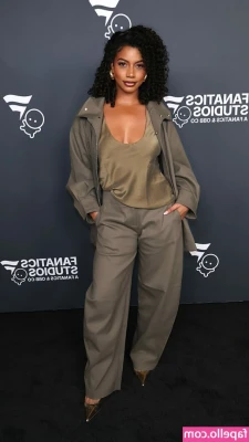 Taylor Rooks [ taylor-rooks ] - My phone was stolen and i got a new one yesterday. I’m off my