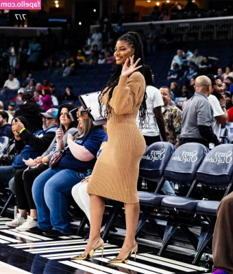Taylor Rooks [ taylor-rooks ] - How about some nude ass clapping