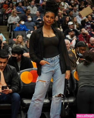 Taylor Rooks [ taylor-rooks ] - Cig Popping C amp A Q18  in the Forest