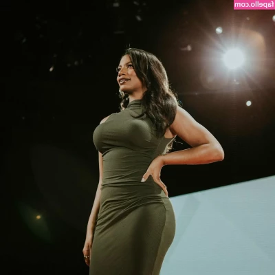 Taylor Rooks [ taylor-rooks ] - Happy Friday y all