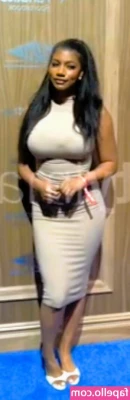 Taylor Rooks [ taylor-rooks ] - te gustaria... estar en mi sofa? acariciando mis pies, besandolos y