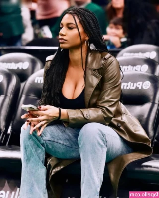 Taylor Rooks [ taylor-rooks ] - Help me celebrate   my birthday