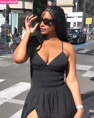 Taylor Rooks [ taylor-rooks ] - Wanna lick it clean? I know you do hihi