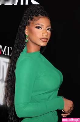 Taylor Rooks [ taylor-rooks ] - It s Sunday  the day of rest  Wanna come  and spend the day  resting 