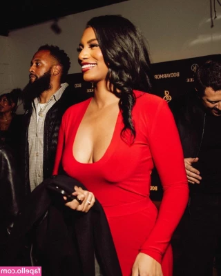 Taylor Rooks [ taylor-rooks ] - Are thoes abs