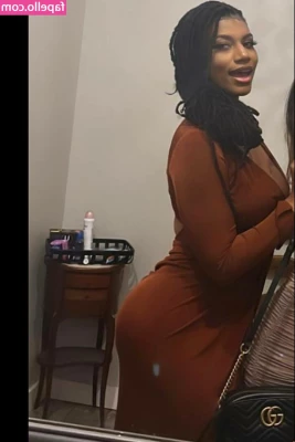 Taylor Rooks [ taylor-rooks ] - Playing with my toys