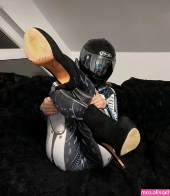 Ricarda Losch [ ricarda-losch ] - Breed me. Or pull out?