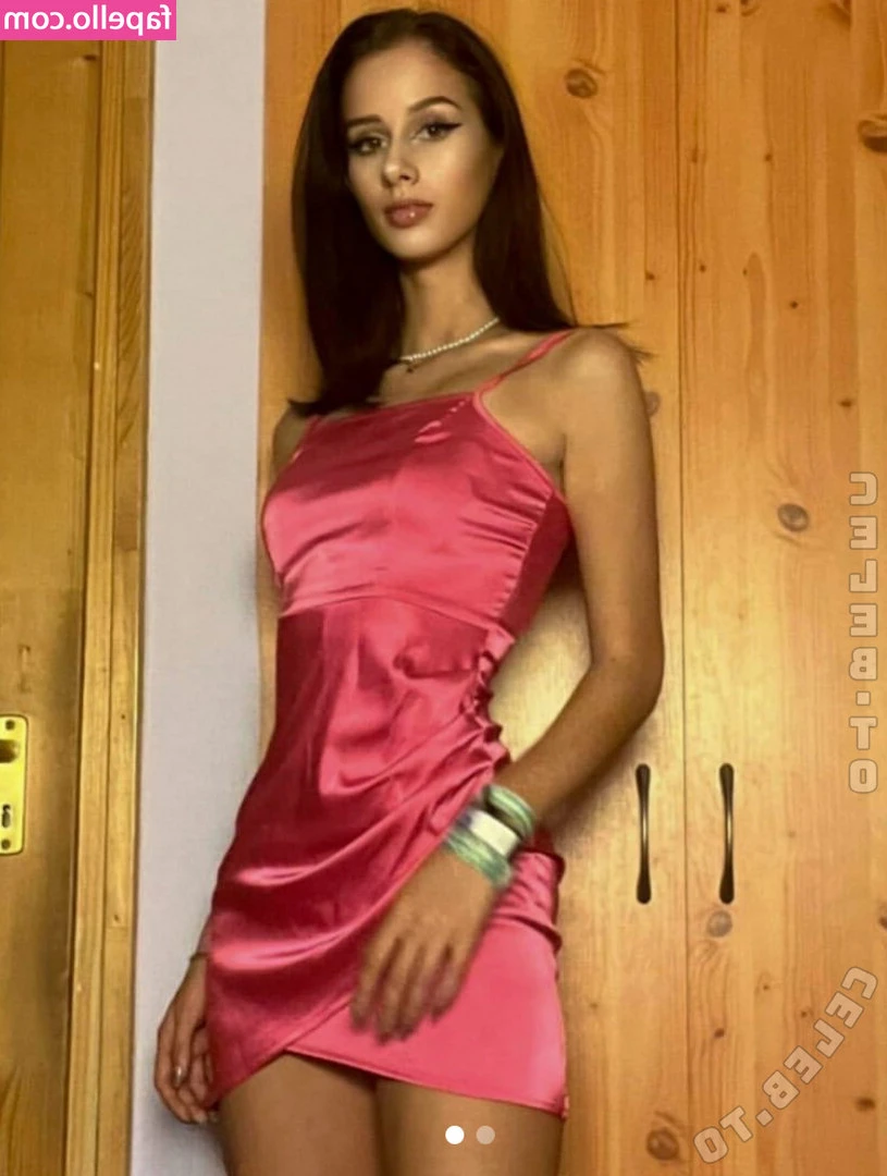 Horvath Bogi [ horvath-bogi ] - I'll put this on while waiting for you..? ☺