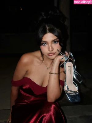 Sara Echeagaray [ sara-echeagaray ] - Who ever didn't order a custom.... your missing out 👎