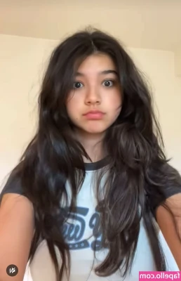 Sara Echeagaray [ sara-echeagaray ] - Chioling with ben dover!!