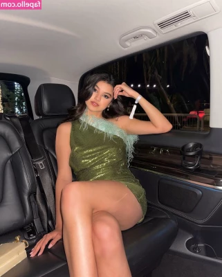 Sara Echeagaray [ sara-echeagaray ] - Your Christmas present